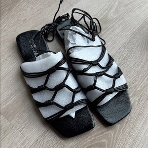 Soren Black Wrap Up Sandals NEW 🏷️